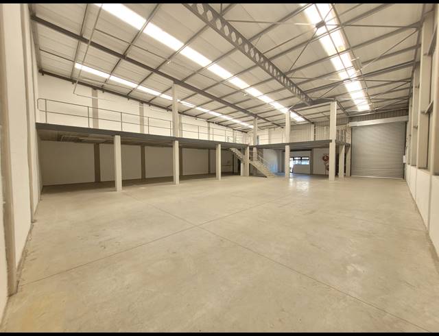 608M² WAREHOUSE TO LET IN STIKLAND INDUSTRIAL